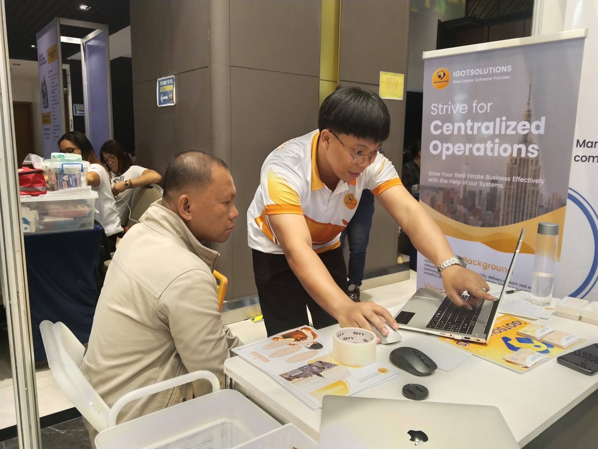 iGotSolutions booth demonstration at real estate technology convention