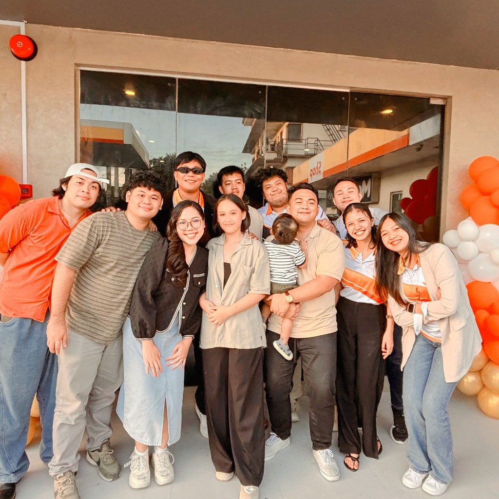 iGotSolutions full team photo at the soft opening of the new office in Cebu