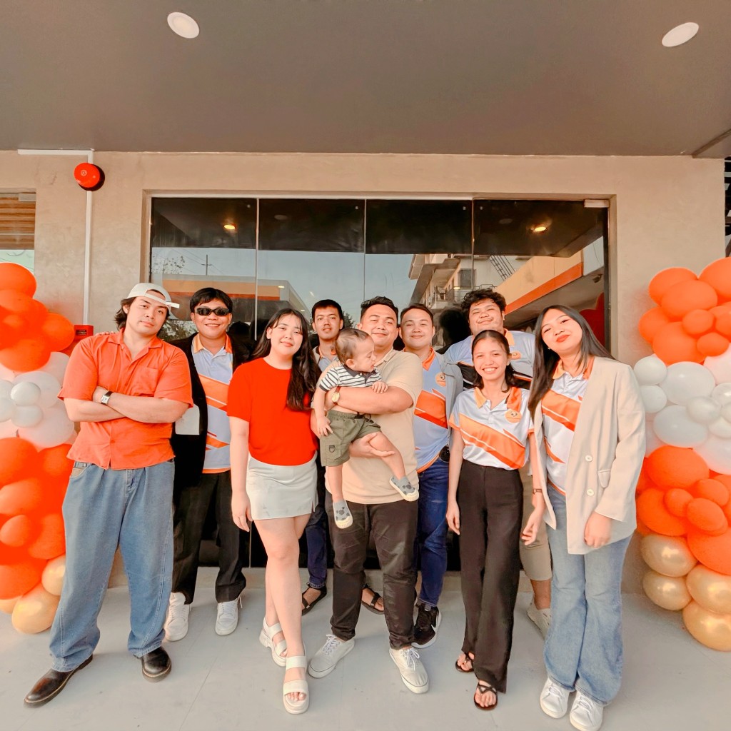 iGotSolutions team group photo outside the new office with orange balloons